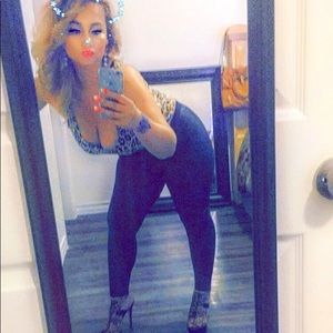 Meet your Posher, April